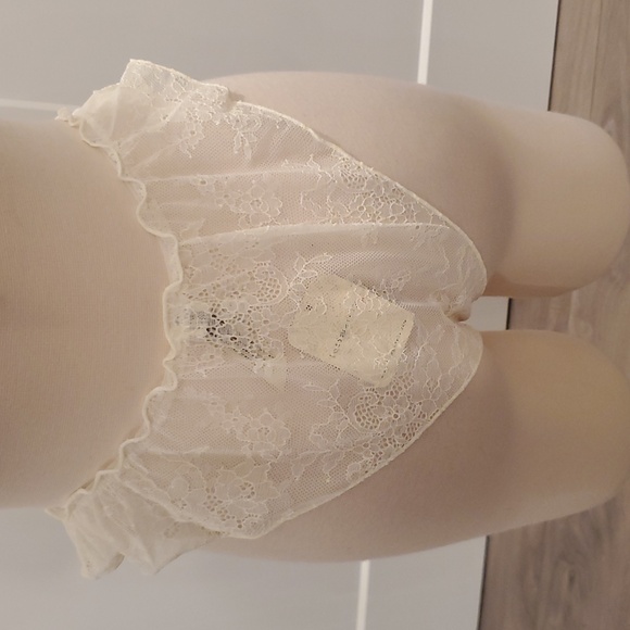 Free People Intimately French Cut Elegant Lace Ruffle Panty- Cream Size S NWT - Picture 5 of 6